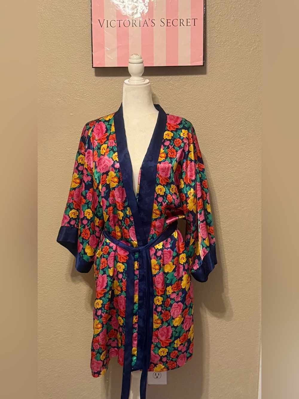 Victoria's Secret Floral roses gold label Satin Kimono Robe